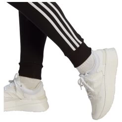 ADIDAS Damen Trainingshose Essentials 3-Streifen French Terry Cuffed Hose -Modische Kleidung adidas damen trainingshose essentials ic8770 000 6148
